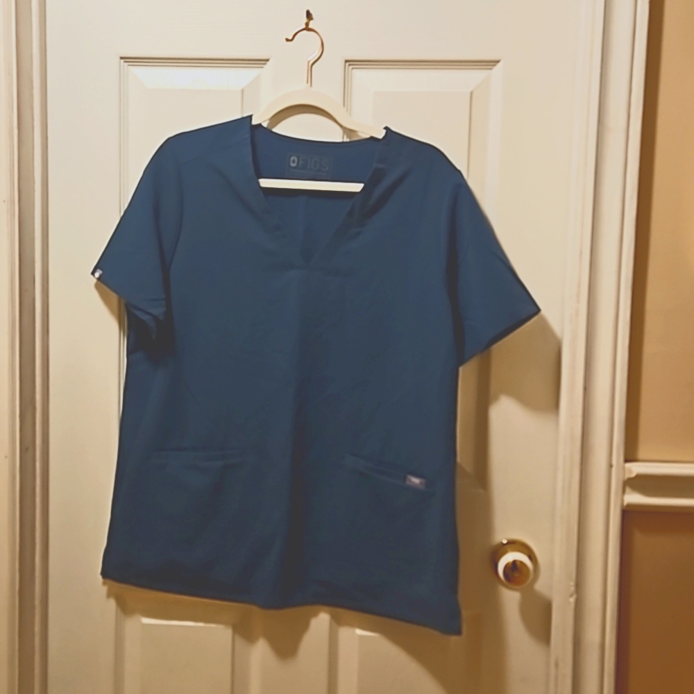 Figs scrub top 2 pocket XL